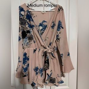 Super cute Entro romper